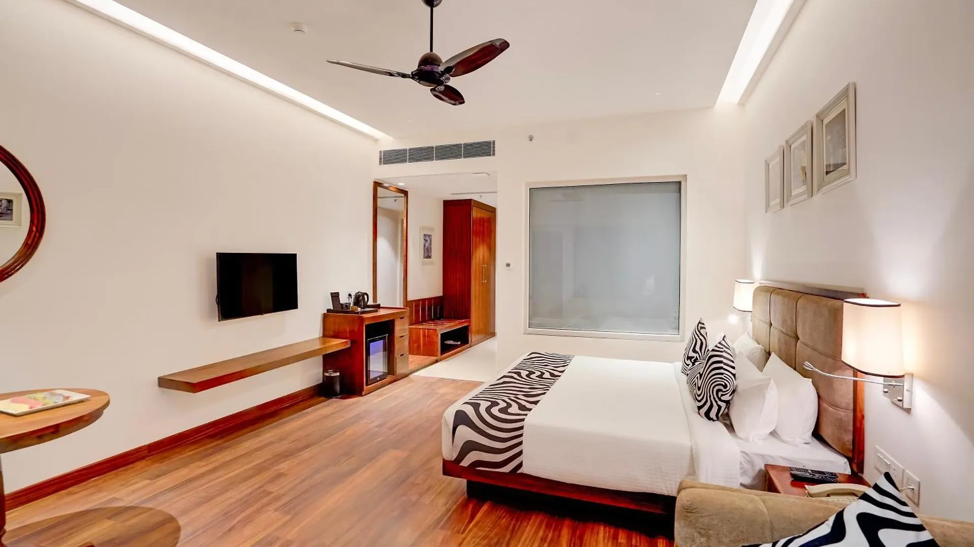 ****  Sunday Hotels And Resort Gurgaon India