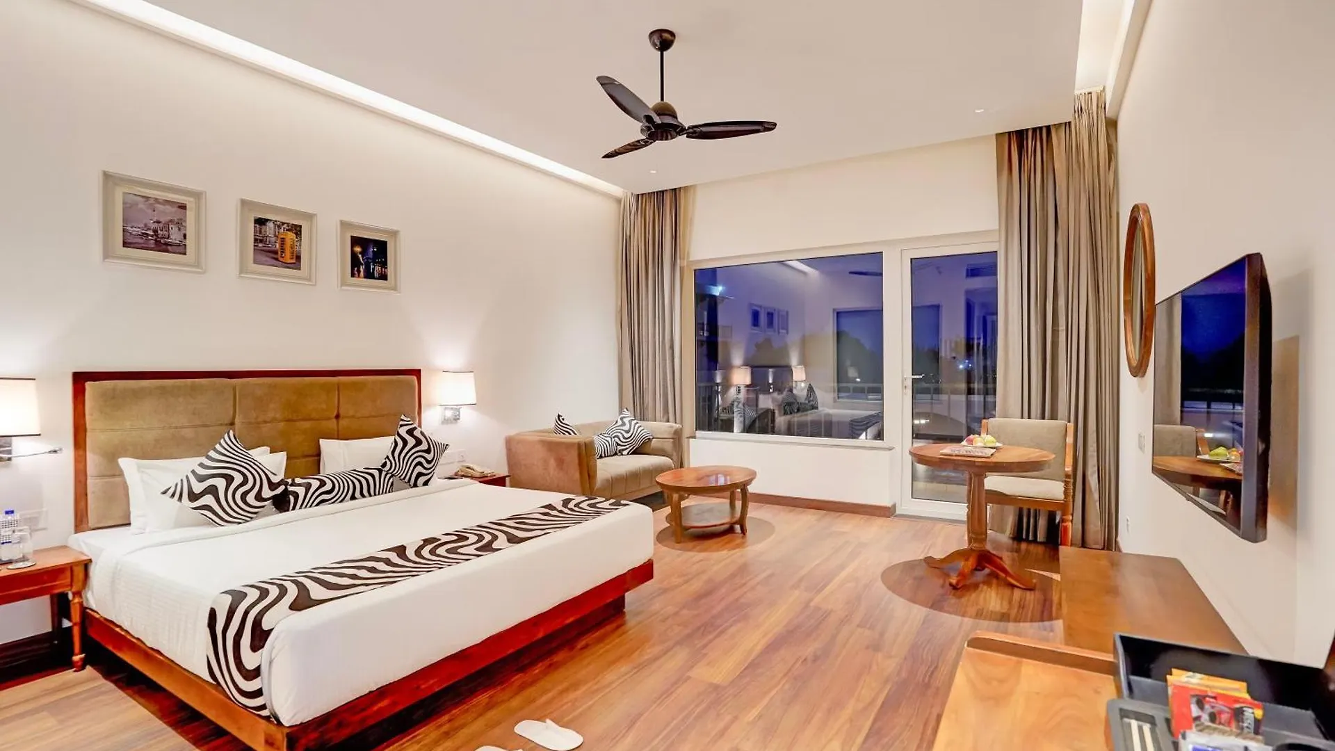 Sunday Hotels And Resort Gurgaon 4*,