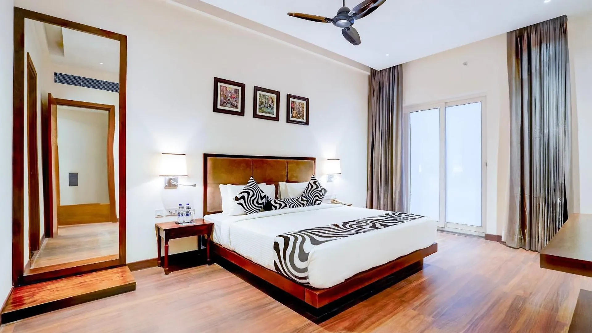 Sunday Hotels And Resort Gurgaon India