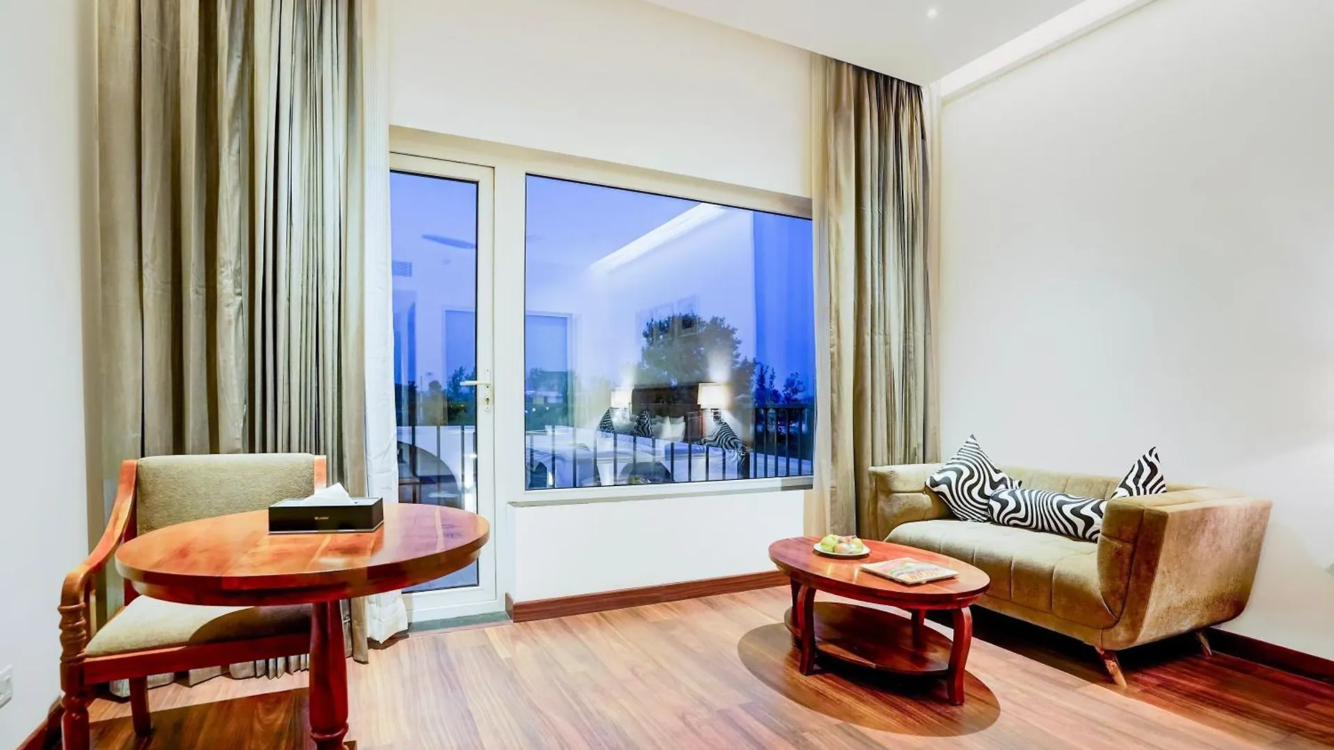 ****  Sunday Hotels And Resort Gurgaon India