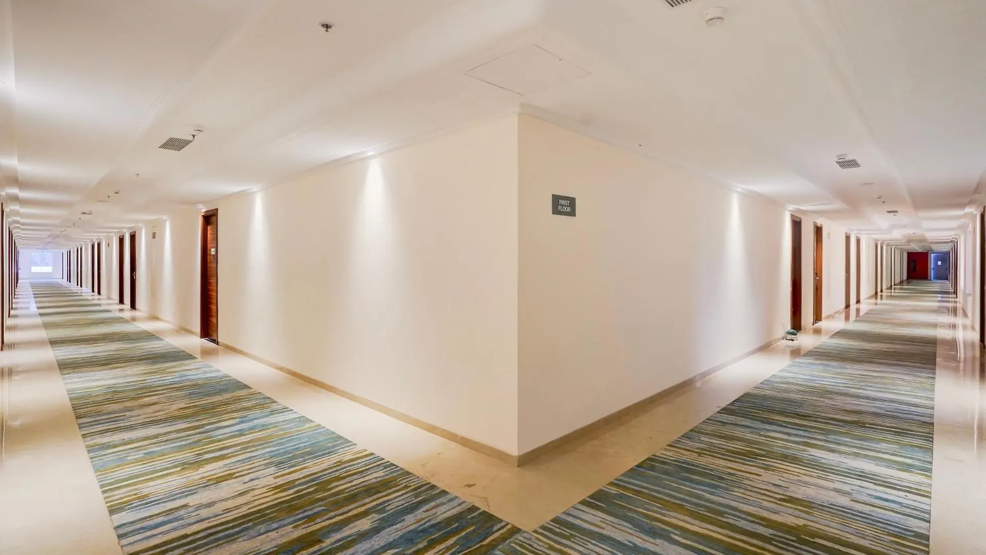 ****  Sunday Hotels And Resort Gurgaon Indien