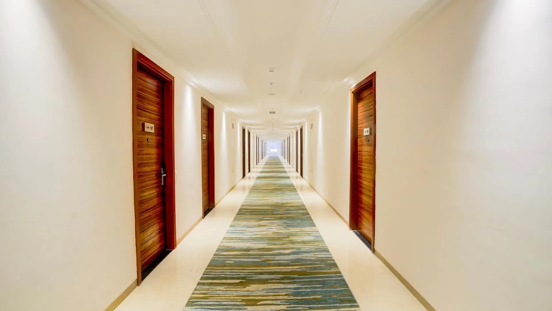 Sunday Hotels And Resort Gurgaon 4*,