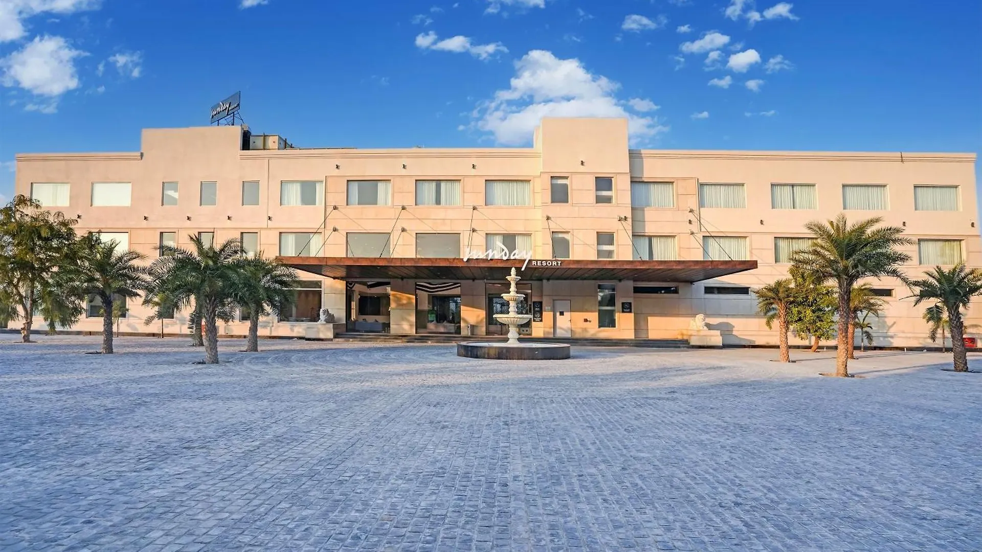 ****  Sunday Hotels And Resort Gurgaon Indien