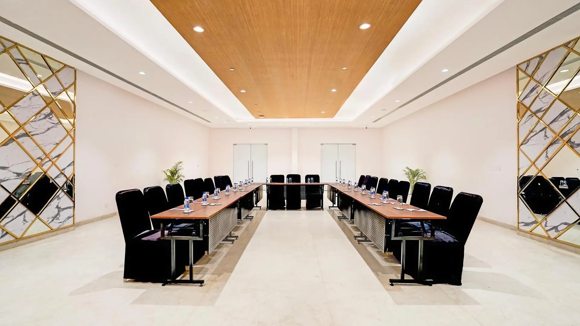 Sunday Hotels And Resort Gurgaon 4*,  Indien