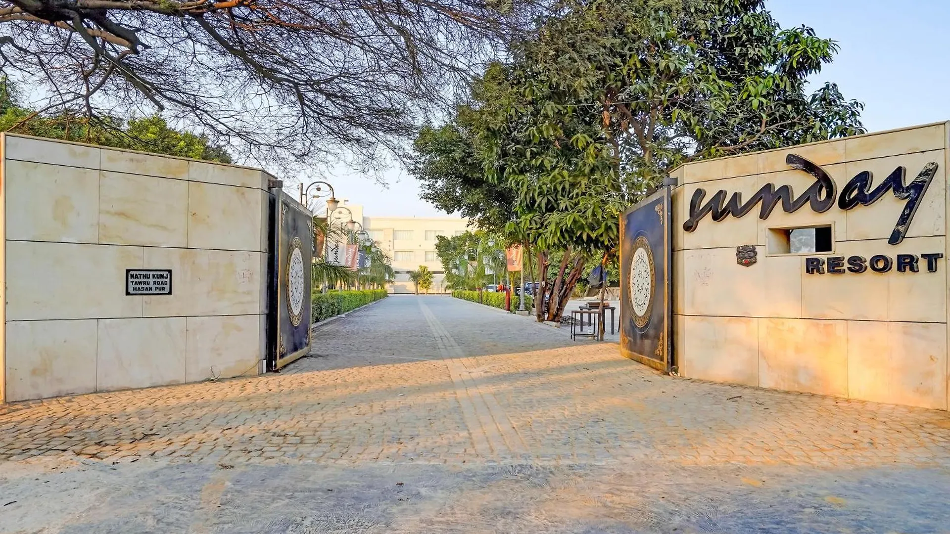 Sunday Hotels And Resort Gurgaon Indien
